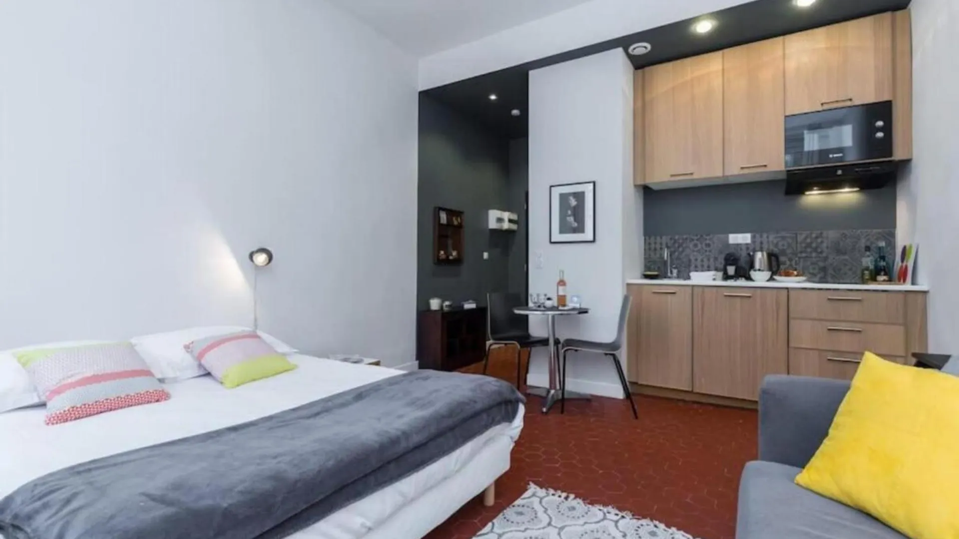 Droite - Bright Studio In The Old Town Niza 0*,  Francia
