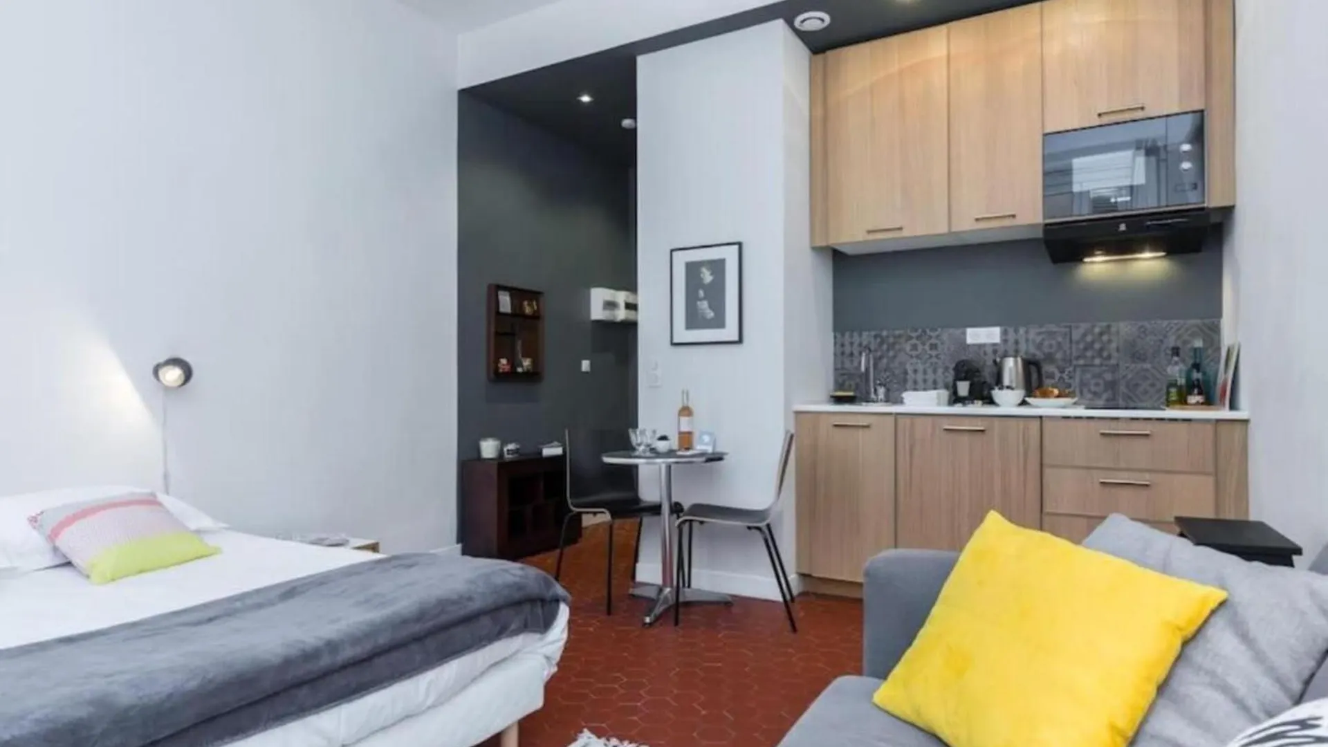 Droite - Bright Studio In The Old Town Ницца Франция